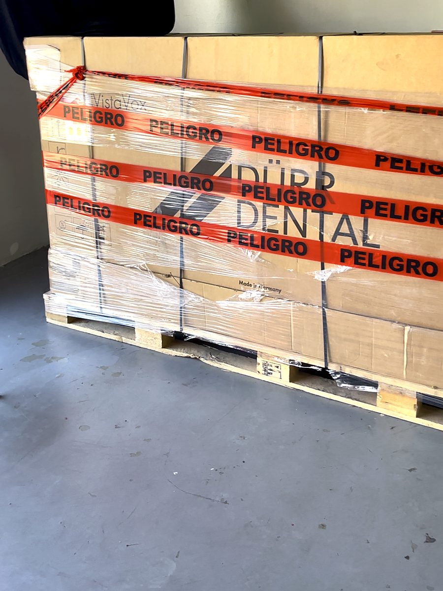 Tarimas de equipo Dürr Dental listas para entrega